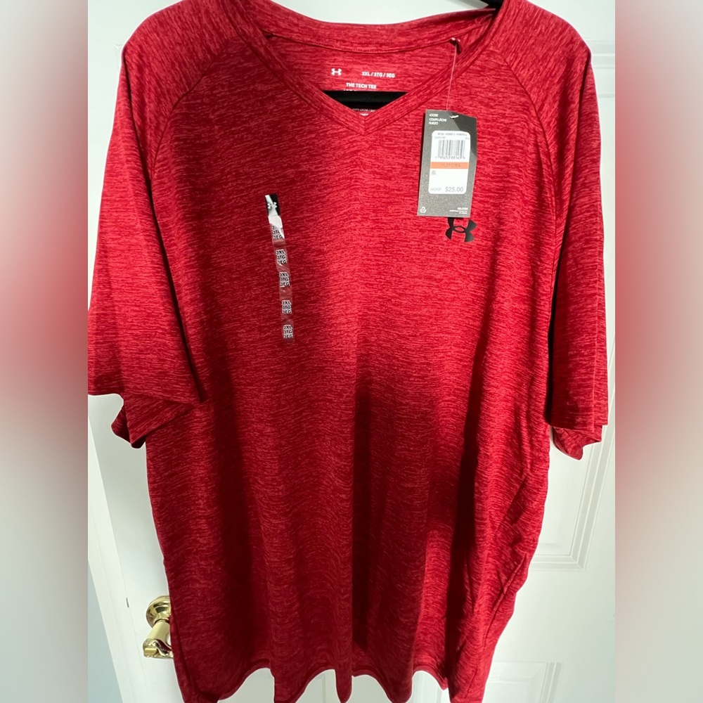 NWT-UA Tech Tee